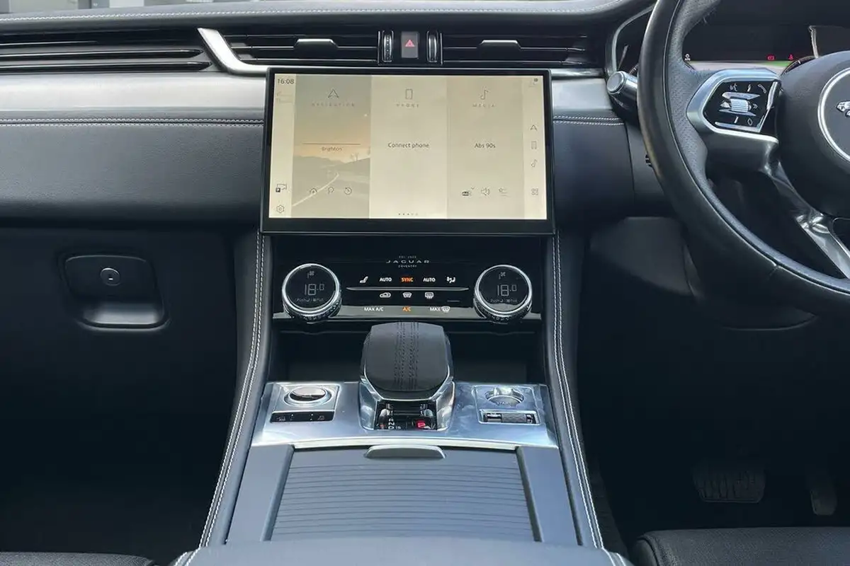 2021-jaguar-f-pace-30-d300-r-dynamic-se-mhev-big-44