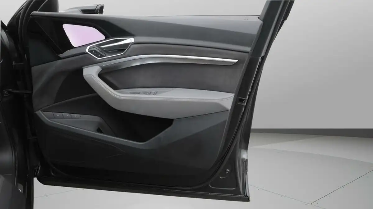 2022-audi-e-tron-50e-black-edition-station-wagon-big-15