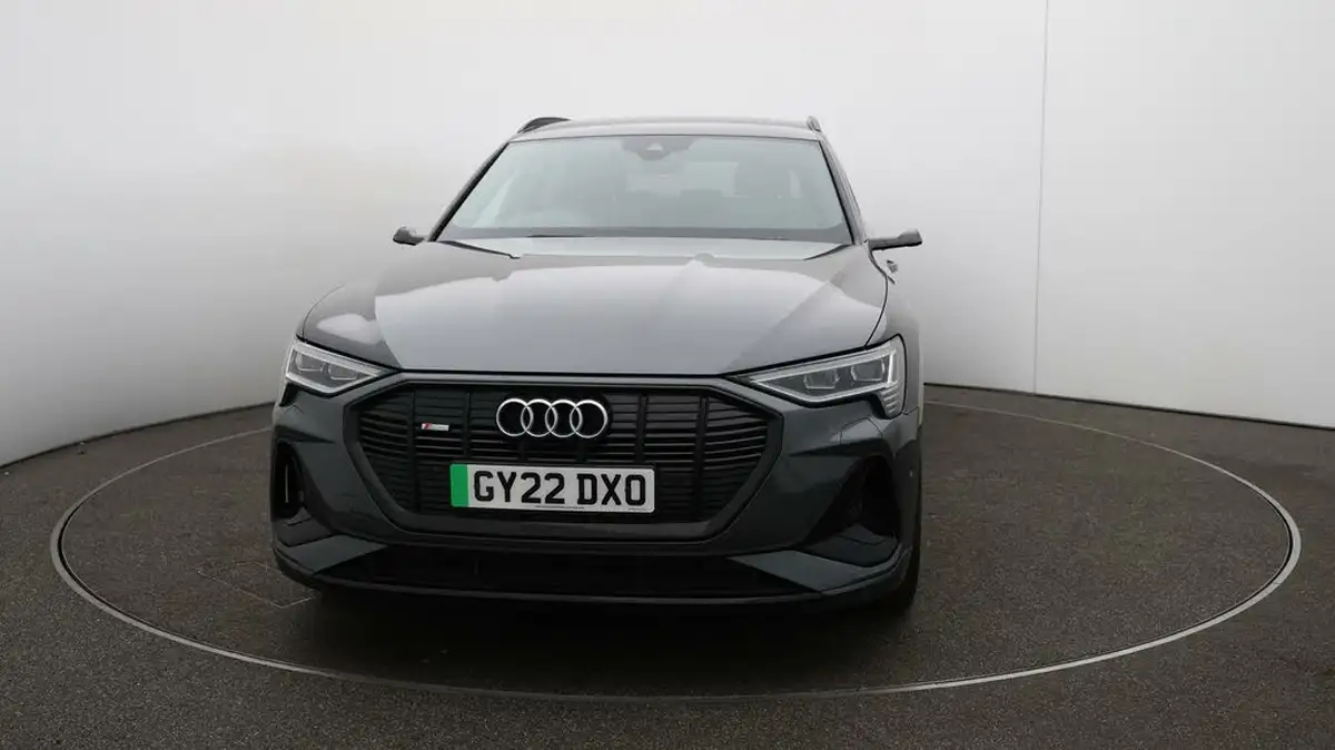 2022-audi-e-tron-50e-black-edition-station-wagon-big-39