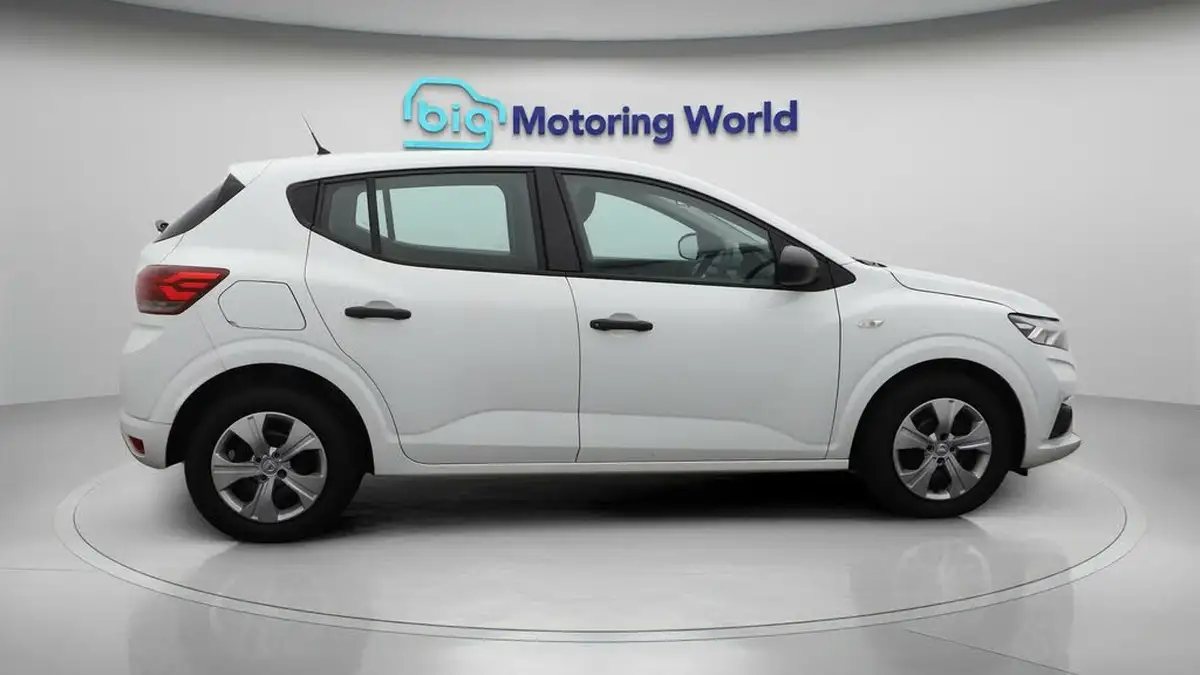 2022-dacia-sandero-10-sce-essential-big-8