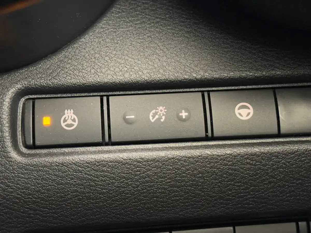 2024-nissan-juke-10-dig-t-tekna-big-28