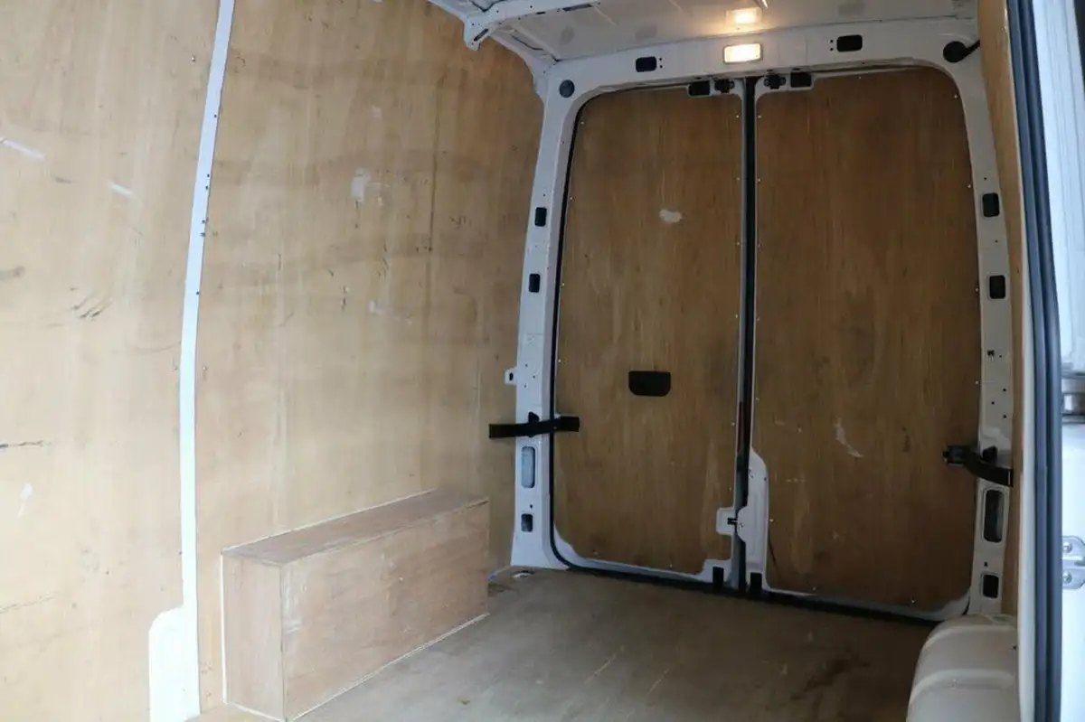 2024-volkswagen-crafter-big-13