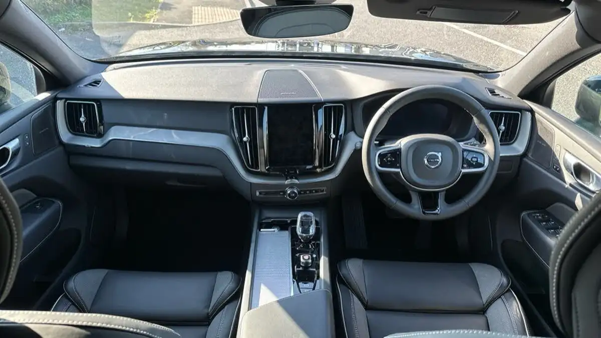 2024-volvo-xc60-20-b5-plus-black-edition-big-19