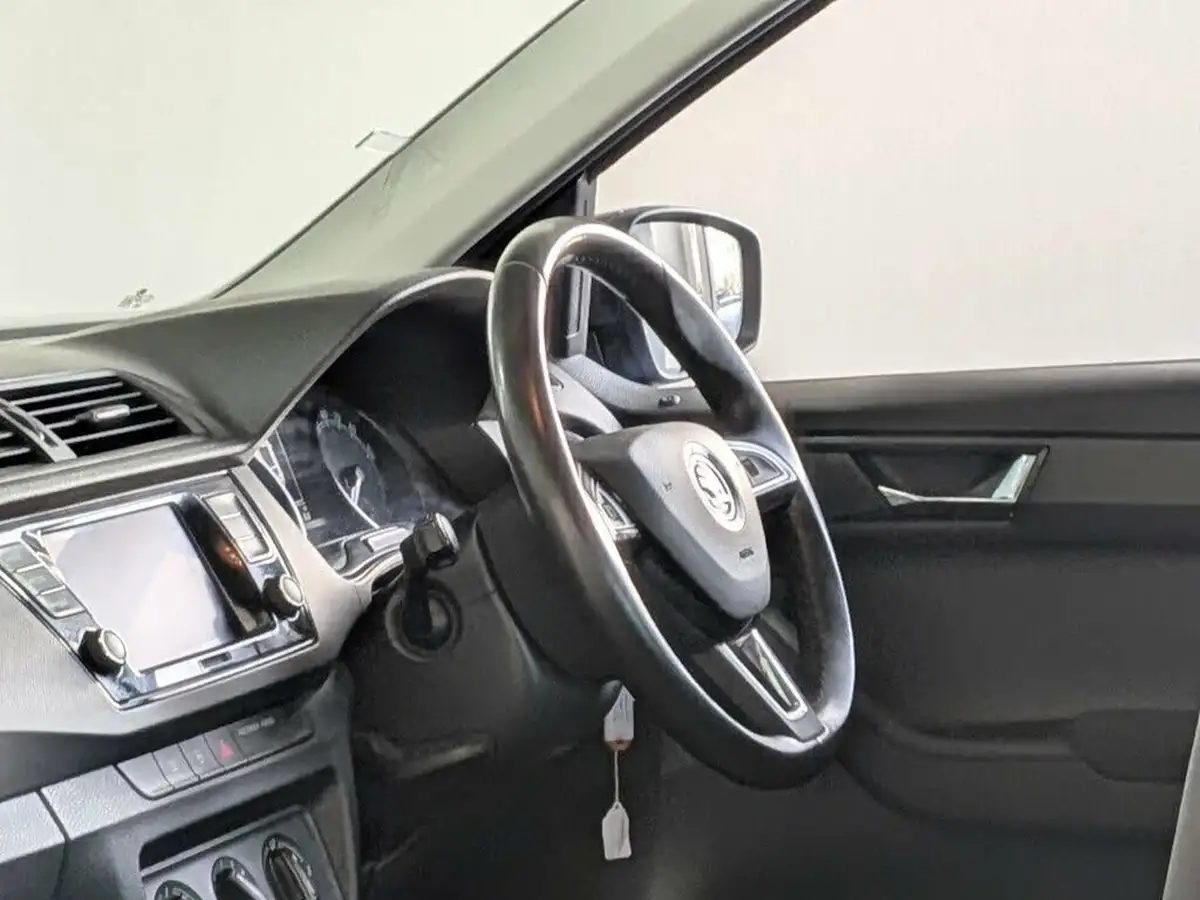 2019-skoda-fabia-10-mpi-colour-edition-60ps-big-16