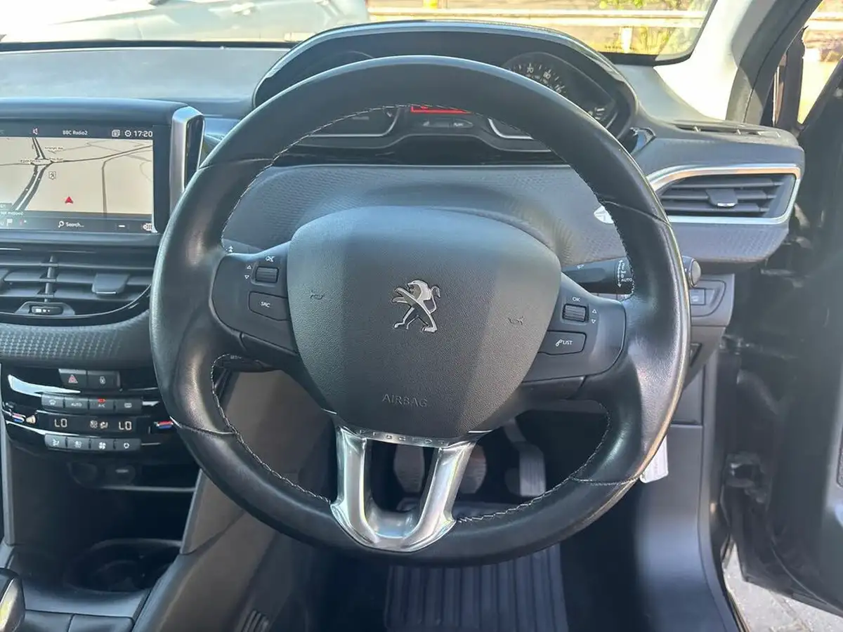 2018-peugeot-208-12-puretech-tech-edition-82bhp-big-25
