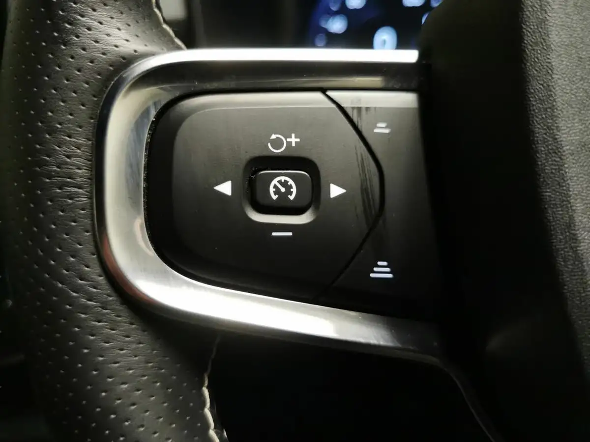 2020-volvo-xc40-15-t5-r-design-plug-in-hybrid-big-22