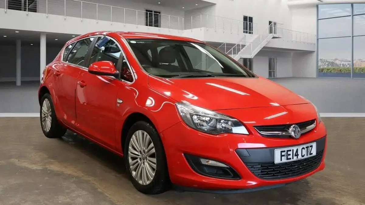 2014-vauxhall-astra-16-excite-big-1