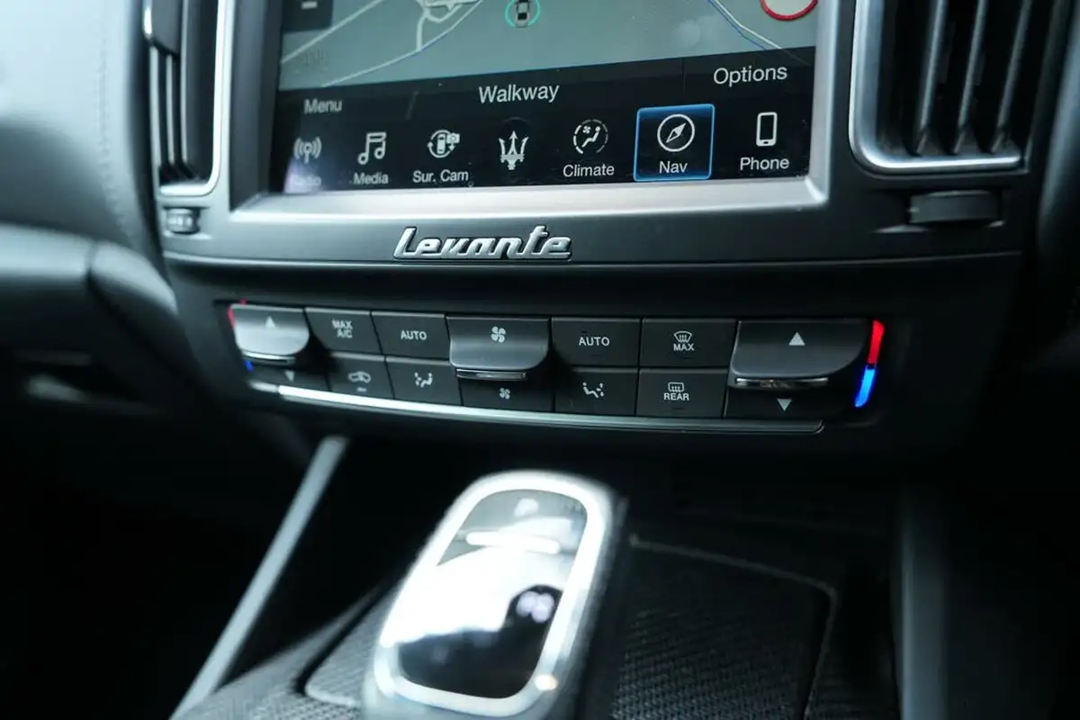 2019-maserati-levante-30-gransport-nerissimo-pack-ss-big-59