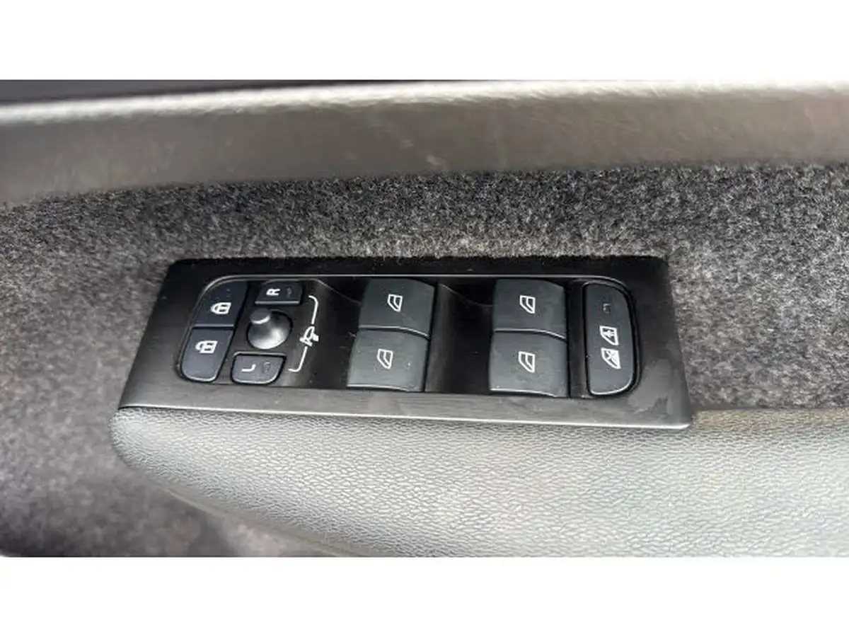 2022-volvo-xc40-e-recharge-plus-228bhp-big-25