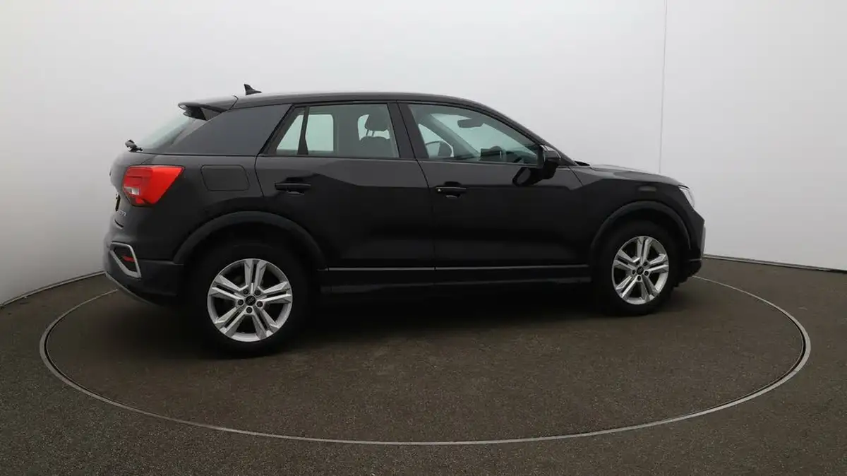 2022-audi-q2-10-30-tfsi-sport-big-47