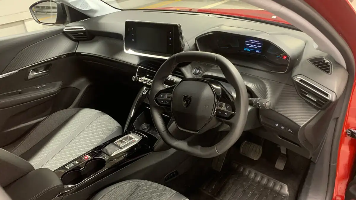2024-peugeot-208-e-e-style-big-10