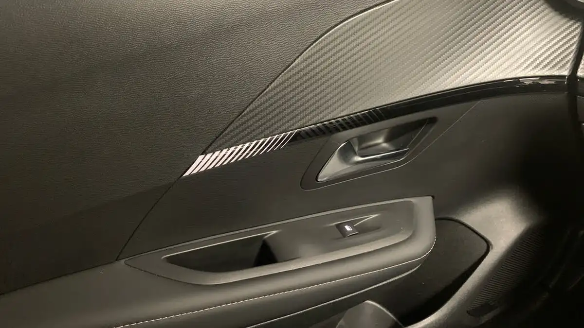 2024-peugeot-208-e-e-style-big-38