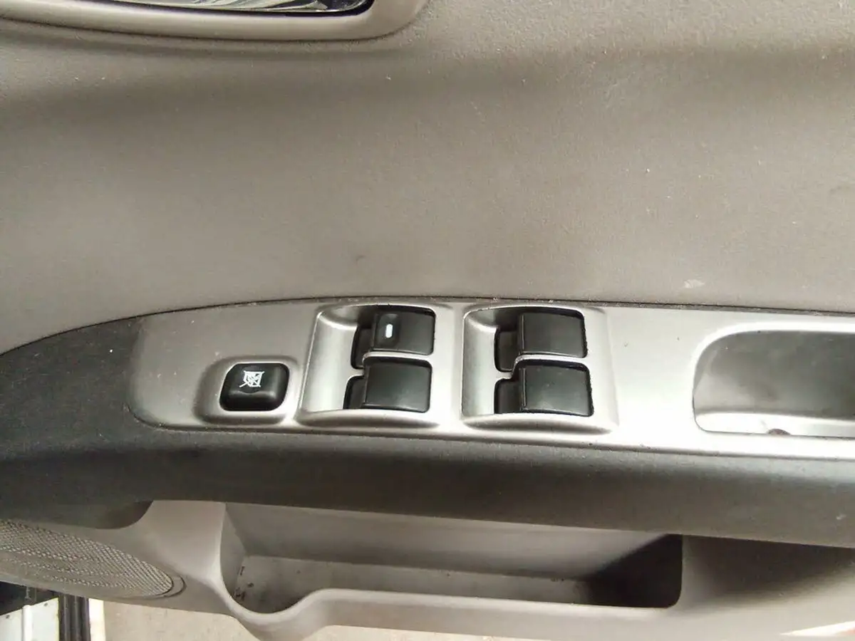 2010-mitsubishi-l200-25td-warrior-double-pickup-auto-big-17