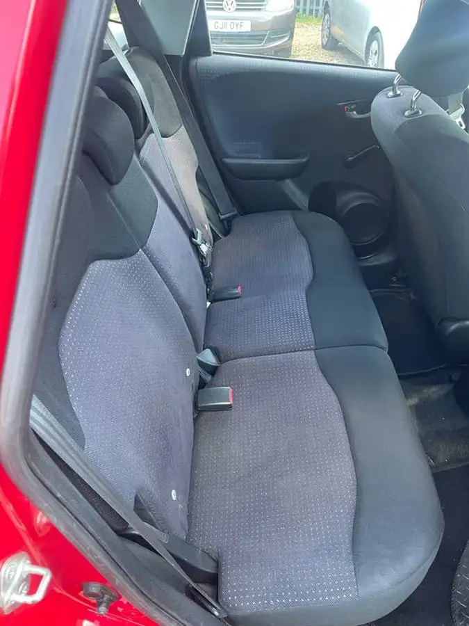 2010-honda-jazz-12-s-big-9