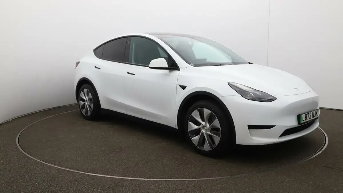 2022-tesla-model-y-e-rwd-big-42