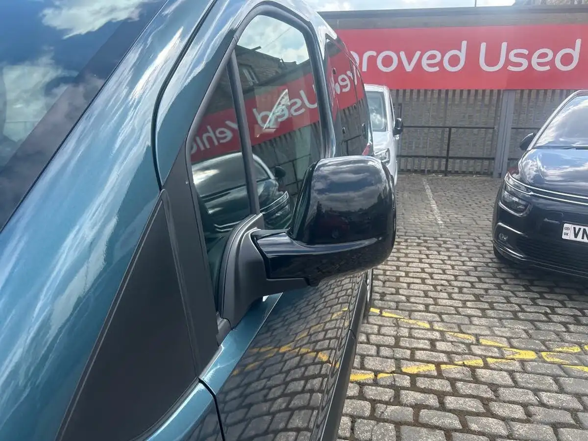 2024-vauxhall-combo-life-e-design-xl-big-36