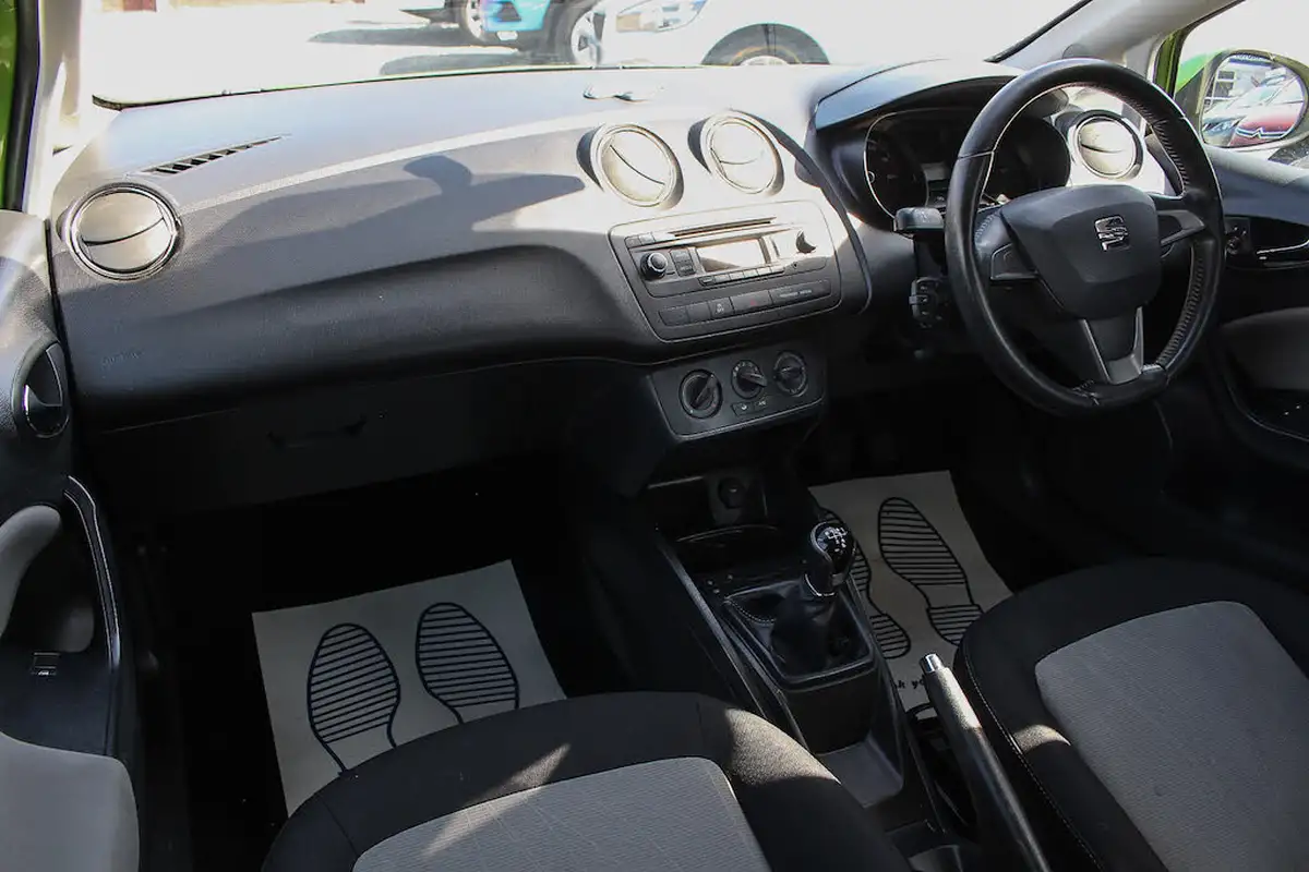 2015-seat-ibiza-14-toca-hatchback-5d-big-19