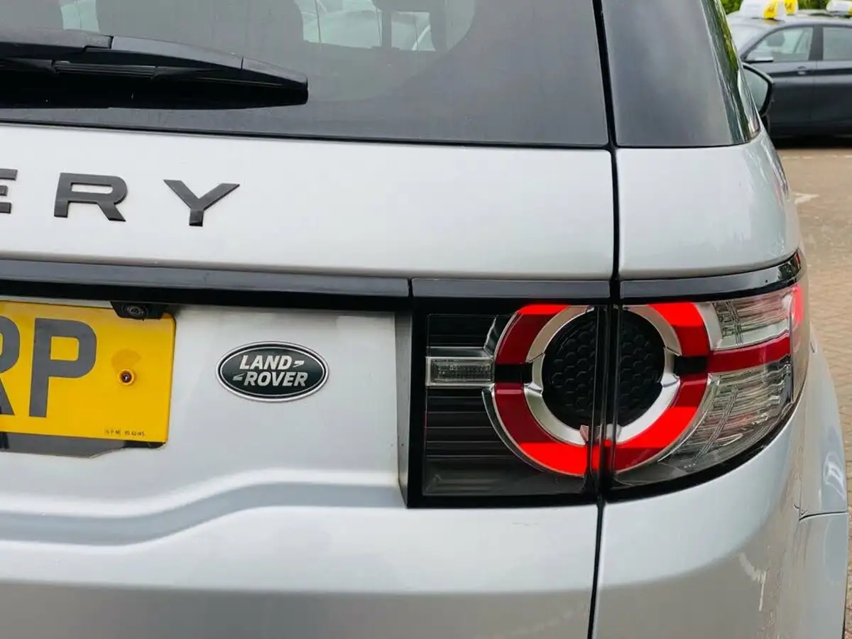 2016-land-rover-discovery-sport-20td4-hse-black-awd-ss-big-17