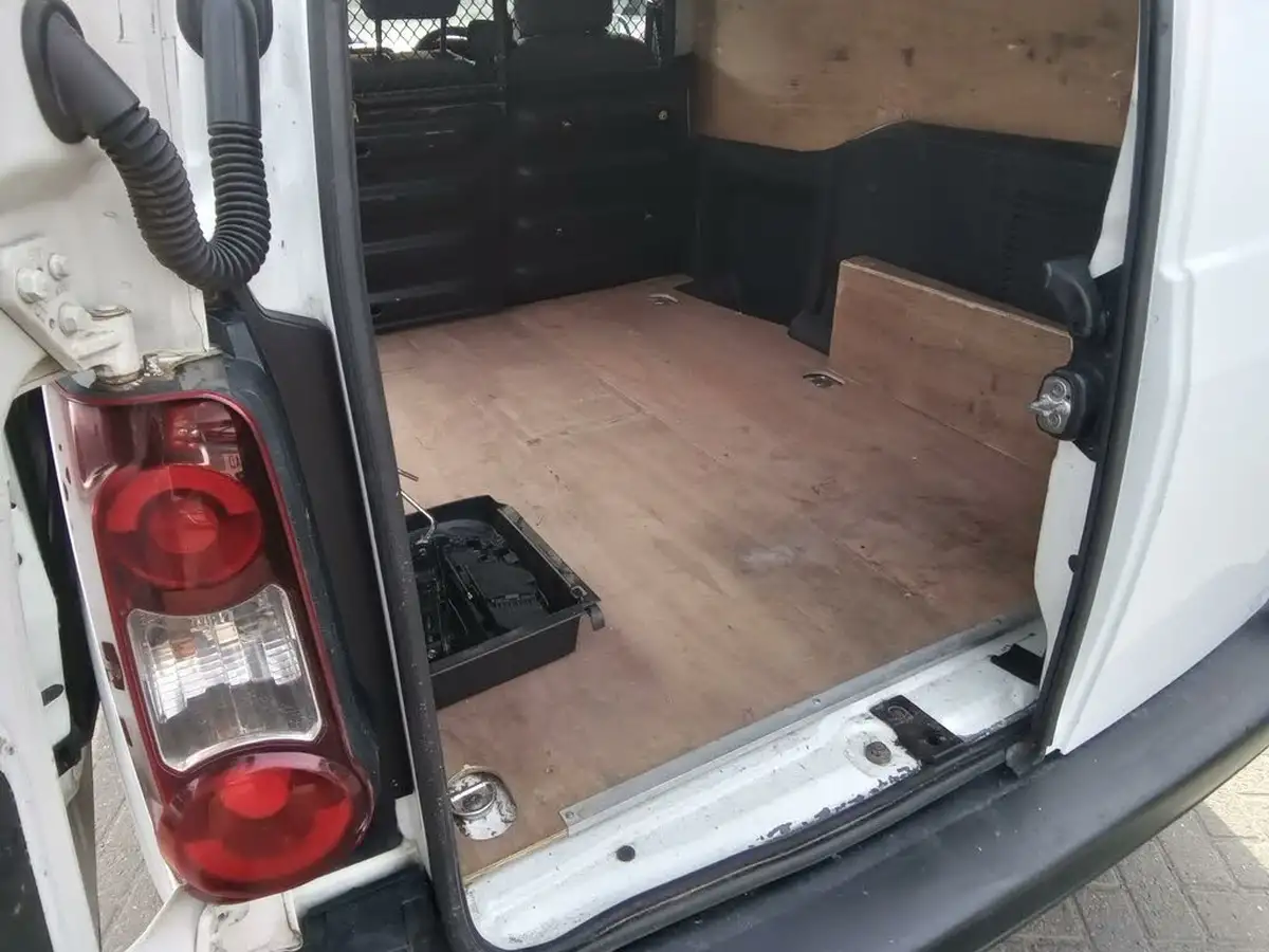 2015-peugeot-partner-16td-se-l1-92-850-panel-big-3