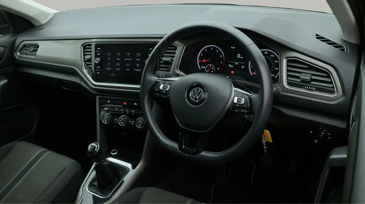 2020-volkswagen-t-roc-10-tsi-se-115ps-big-9