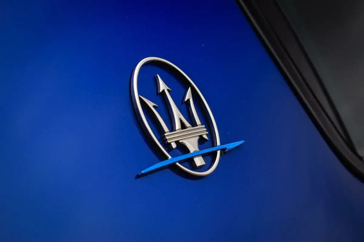 2021-maserati-ghibli-20-gransport-neressimo-pack-big-11