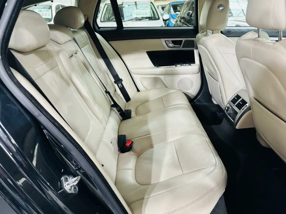 2013-jaguar-xf-30td-s-portfolio-v6-ss-sportbrake-5d-auto-big-23