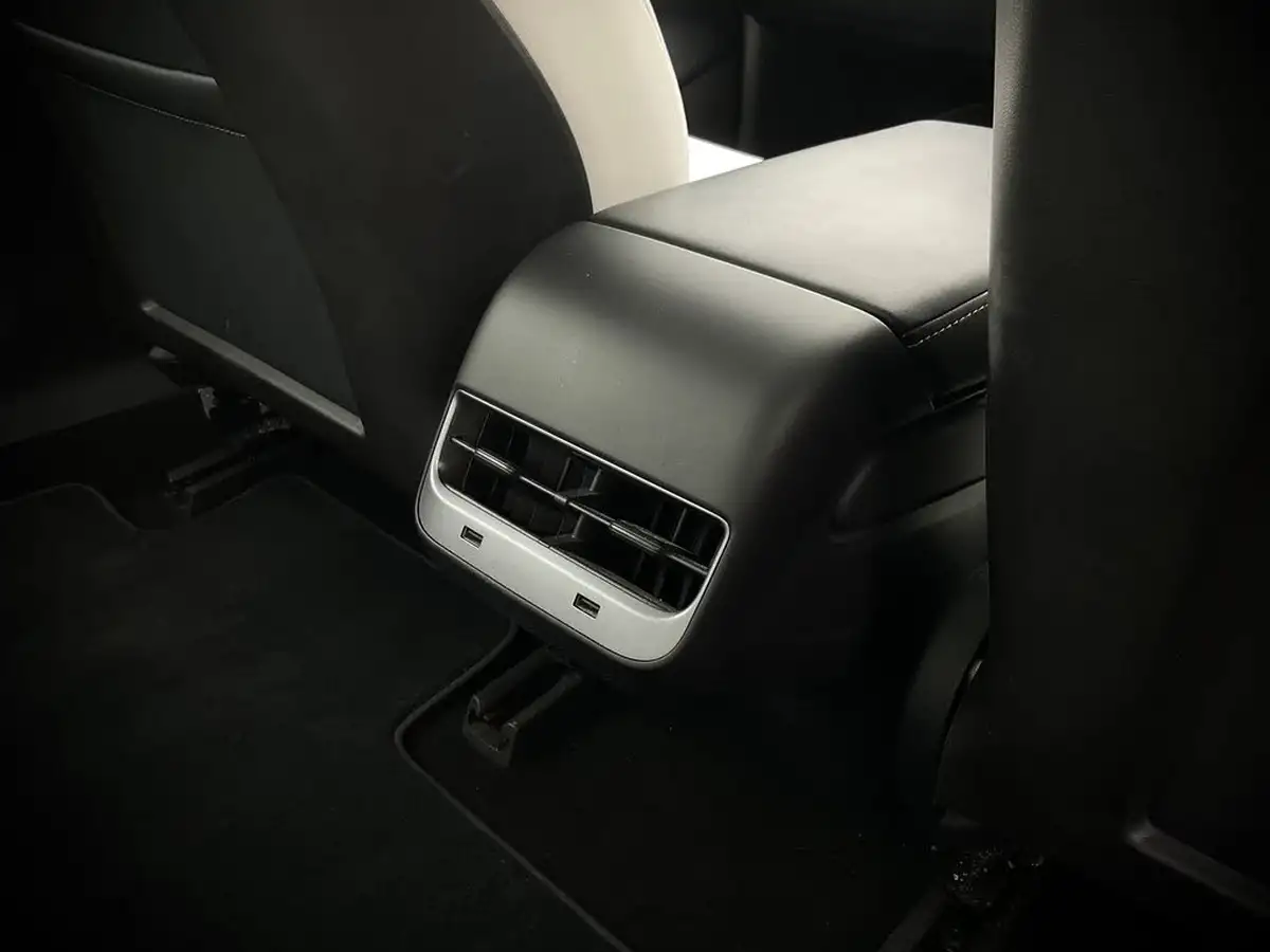 2020-tesla-model-3-e-performance-big-35