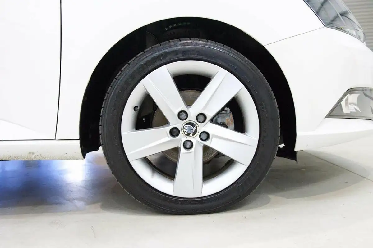 2015-skoda-fabia-12-tsi-se-l-90ps-hatchback-big-26