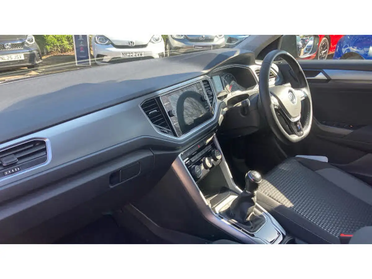 2021-volkswagen-t-roc-10-tsi-active-hatchback-5d-big-1