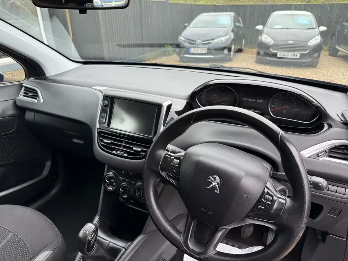 2012-peugeot-208-14-active-3d-big-7