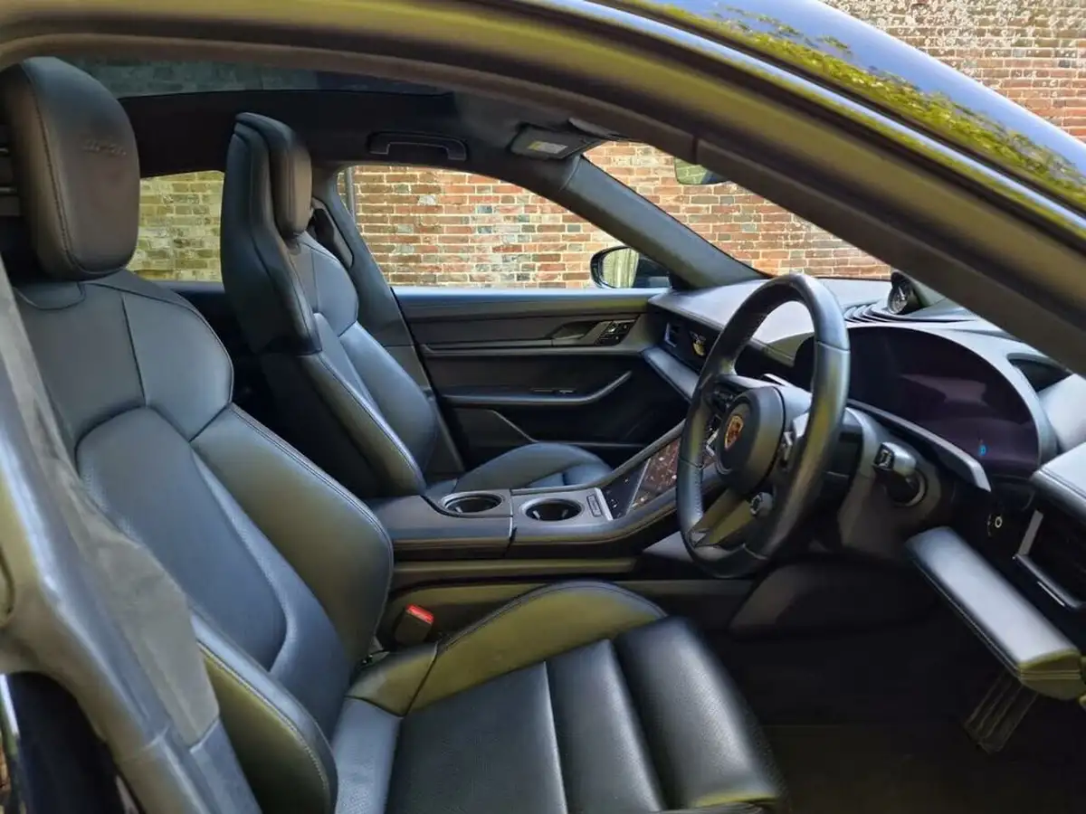 2020-porsche-taycan-e-turbo-big-6