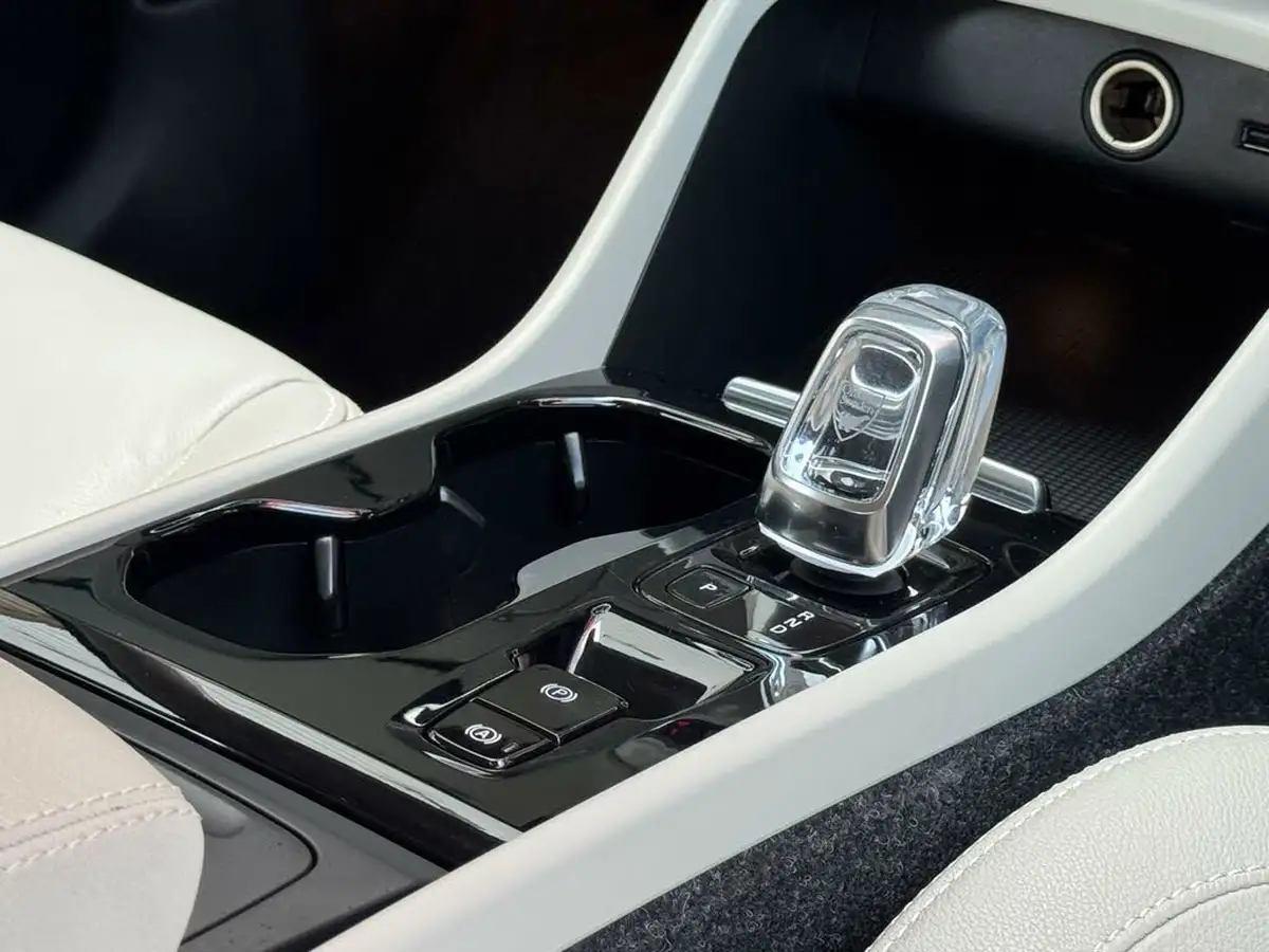 2019-volvo-xc40-20-t4-inscription-awd-big-11