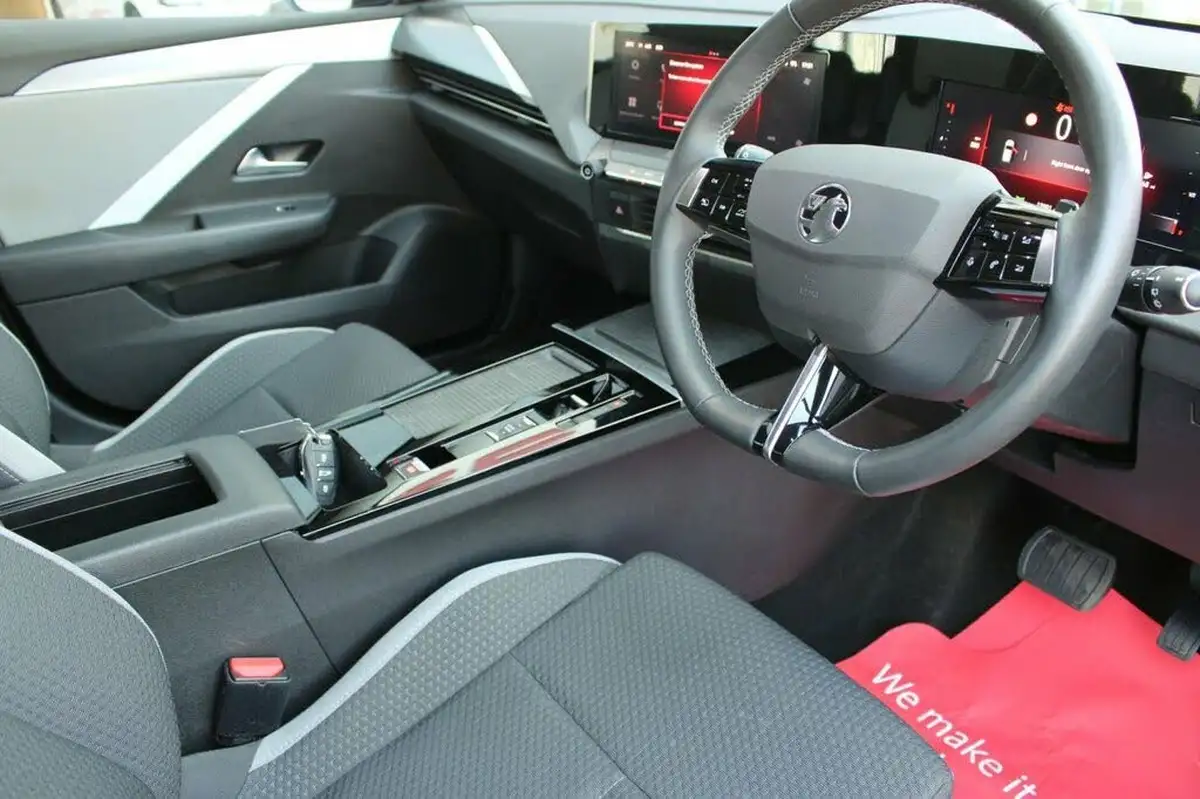 2022-vauxhall-astra-12-turbo-design-130ps-hatchback-auto-big-8