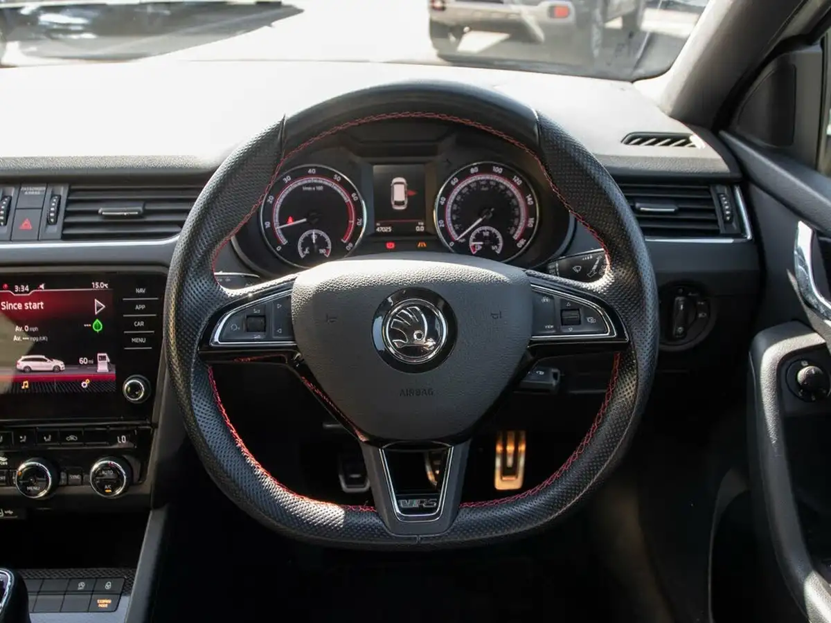 2019-skoda-octavia-20-tsi-vrs-estate-big-21