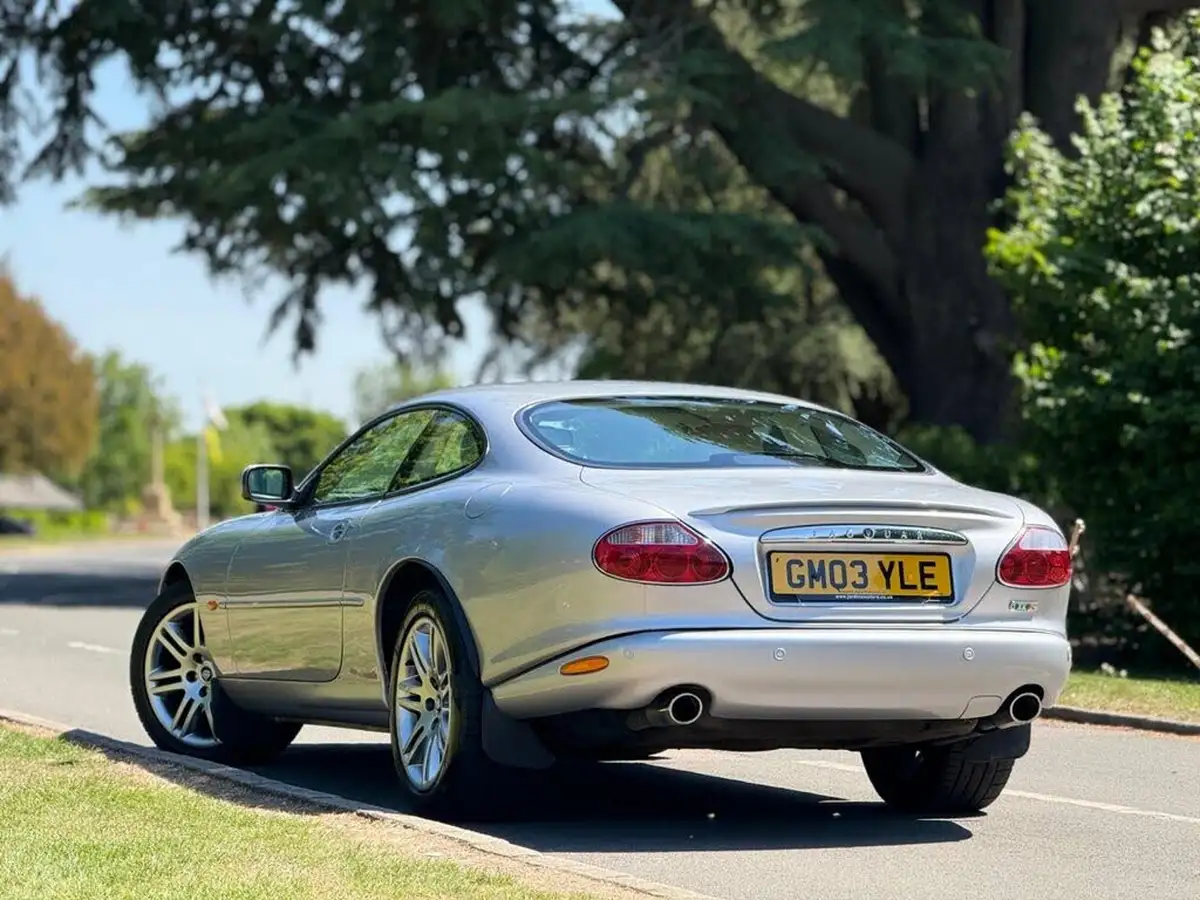 2003-jaguar-xkr-42-coupe-big-7