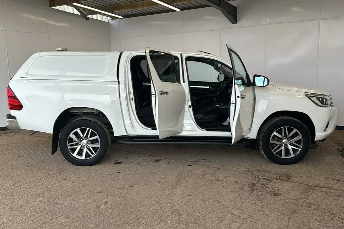 2019-toyota-hi-lux-24d-4d-invincible-150hpeu6dt-e-32t-big-8
