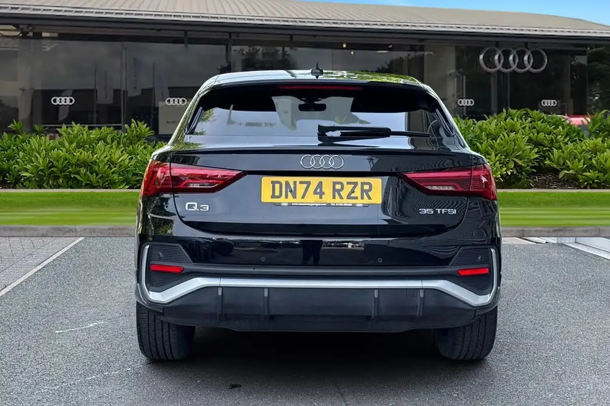 2024-audi-q3-15-35-tfsi-s-line-sportback-tronic-big-3