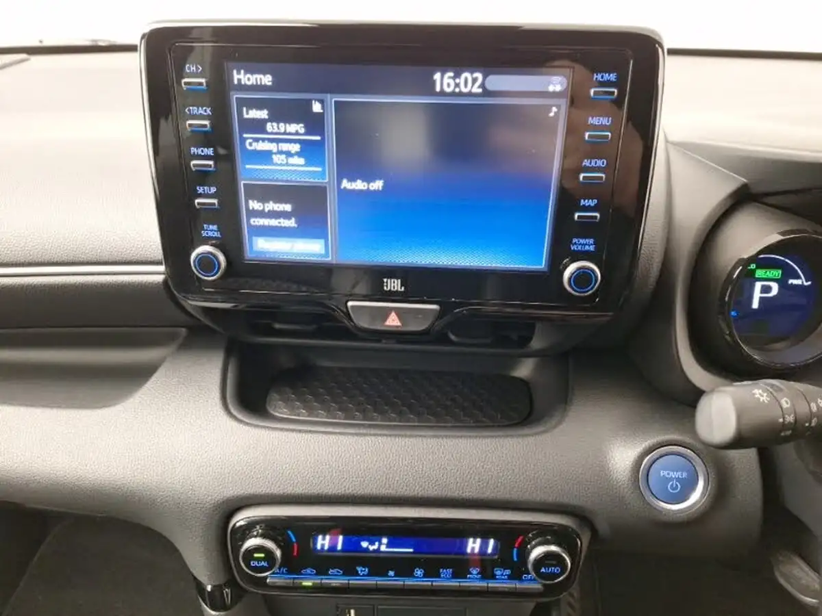 2022-toyota-yaris-15-vvt-i-dynamic-big-9