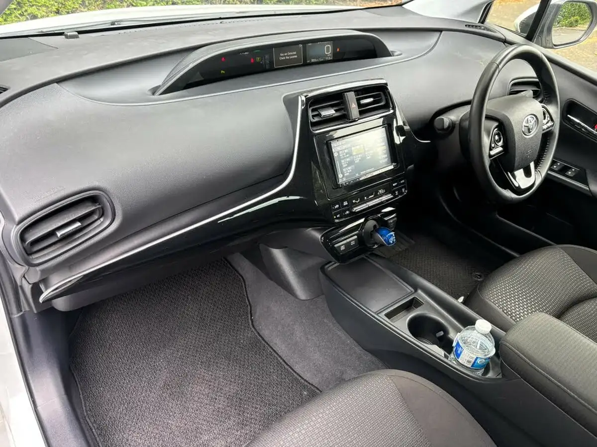 2021-toyota-prius-big-29