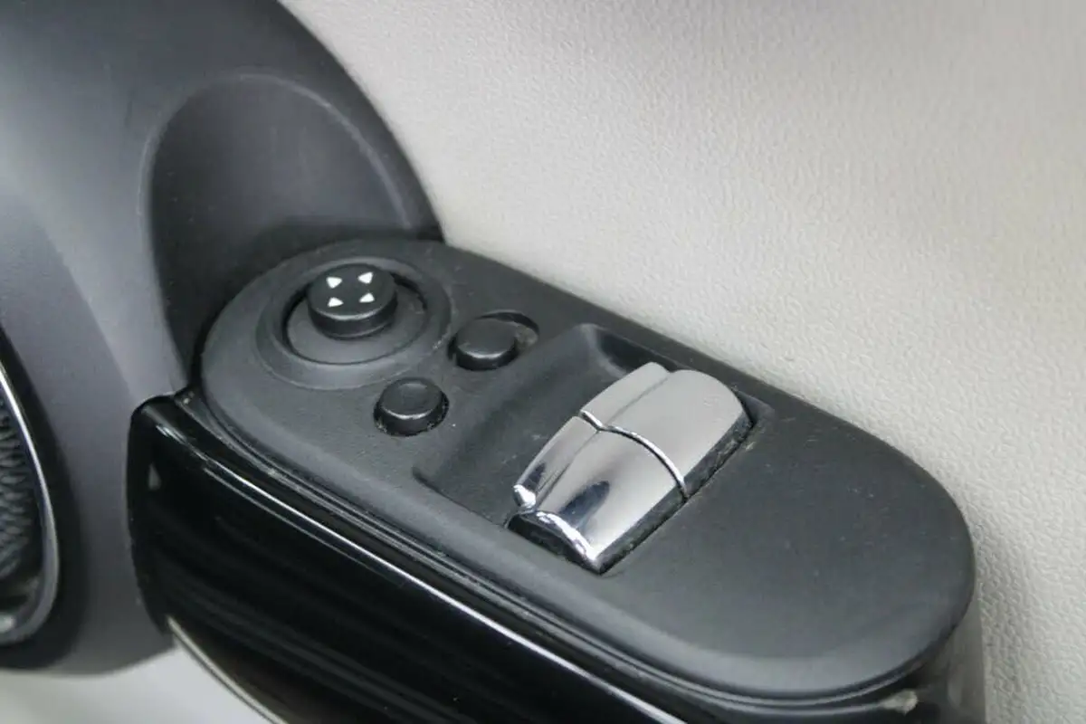 2014-mini-cooper-15-cooper-3d-big-21