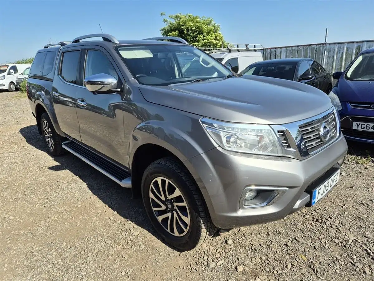 2019-nissan-navara-23dci-tekna-auto-big-1