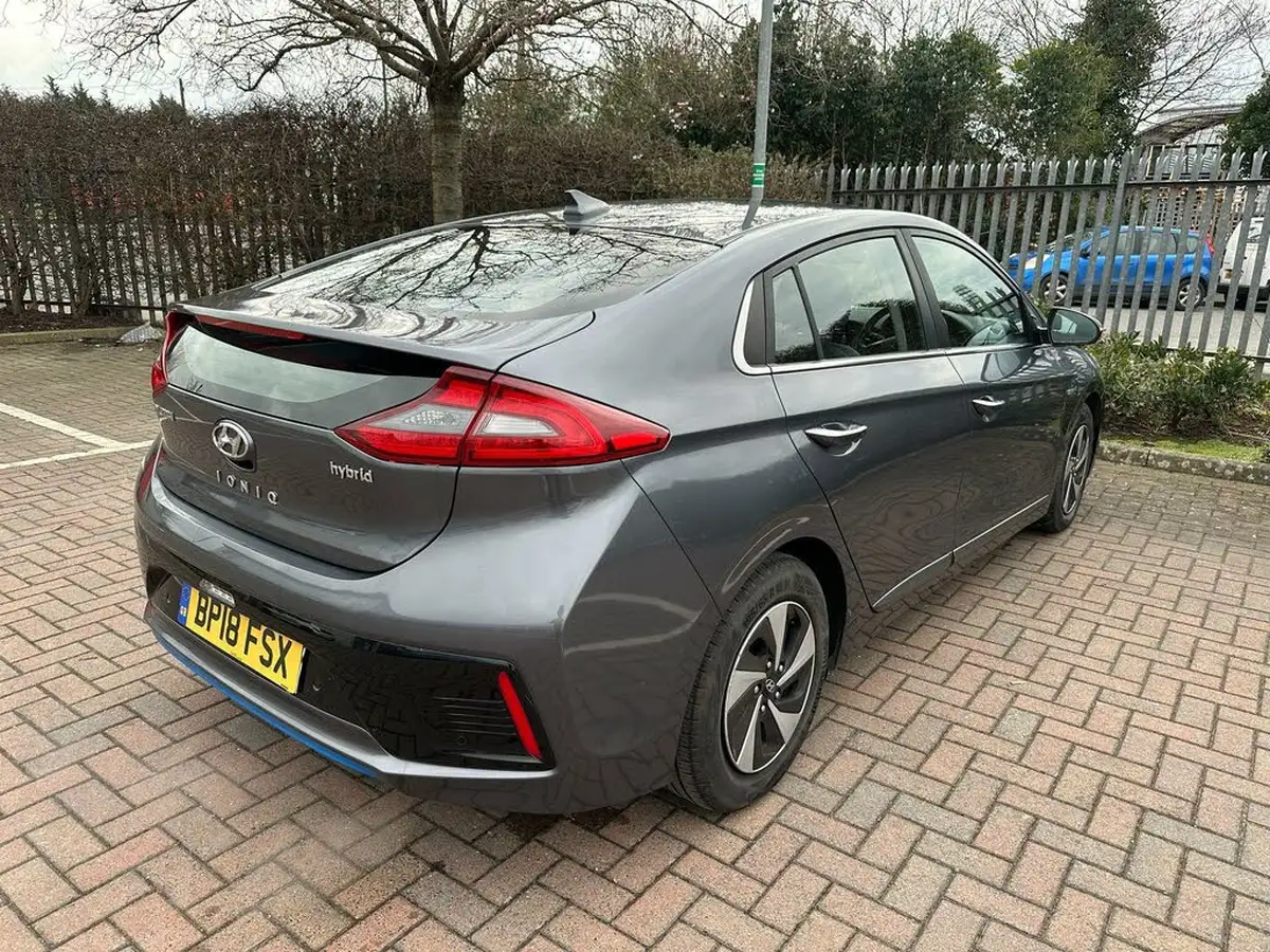 2018-hyundai-ioniq-16-gdi-premium-se-hybrid-big-12