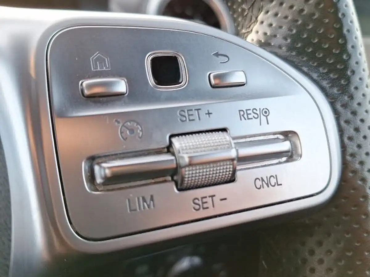 2021-mercedes-benz-gla-class-13-gla-250e-exclusive-edition-big-18