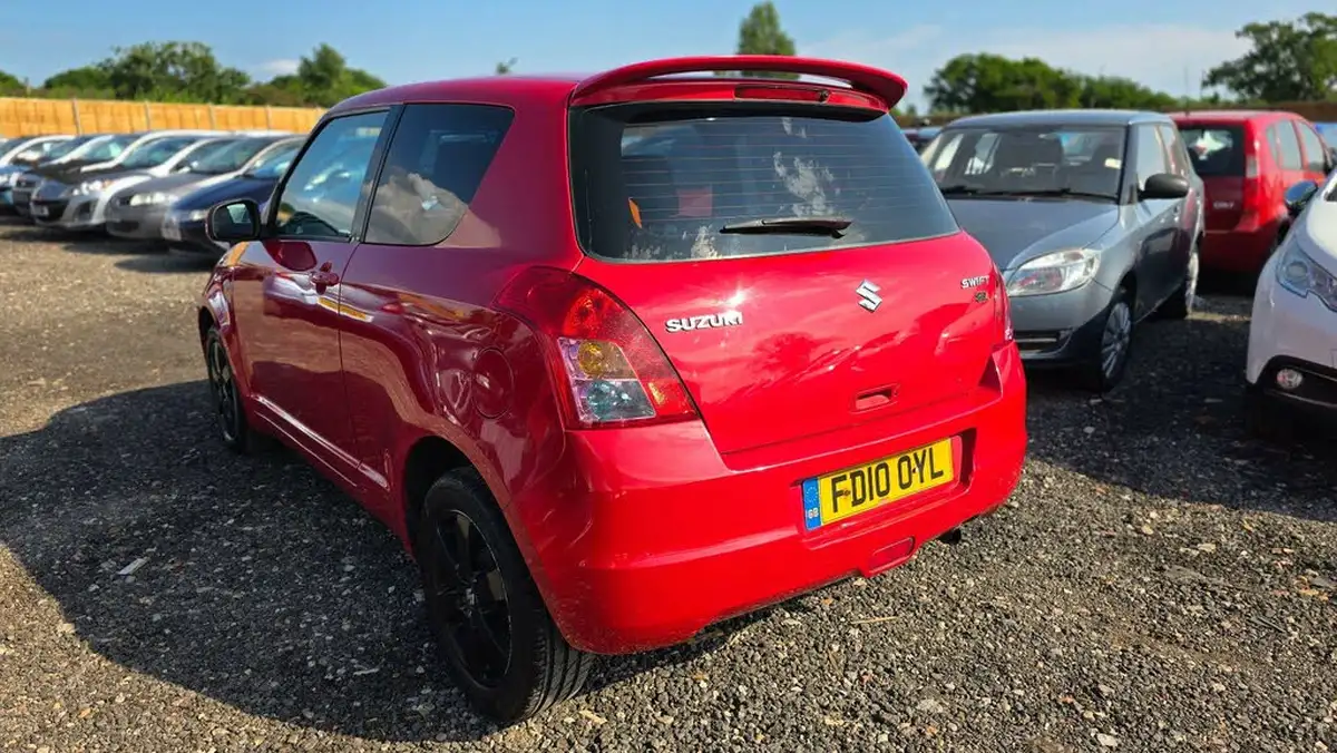 2010-suzuki-swift-13-sz4-3d-big-3