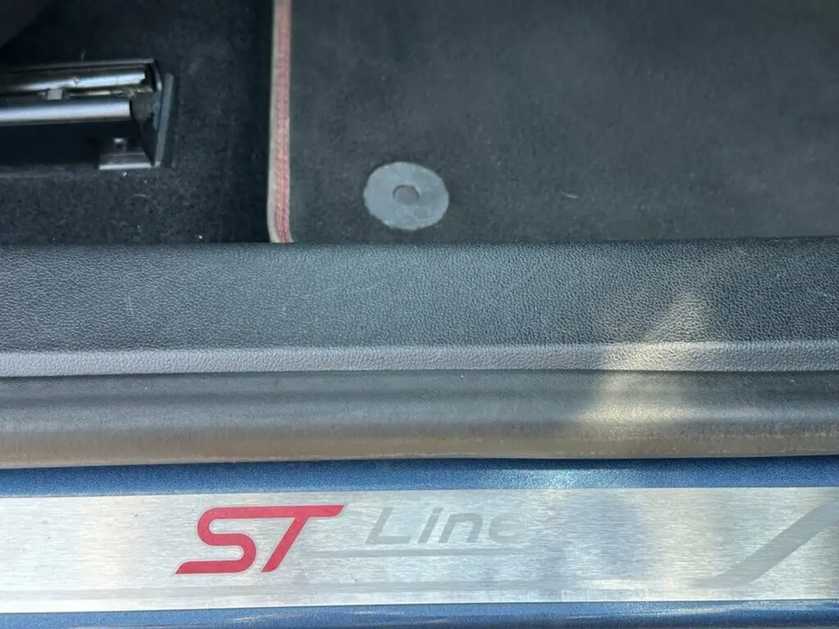 2018-ford-focus-10t-st-line-x-125ps-hatchback-big-33
