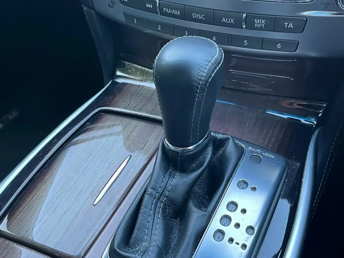 2017-infiniti-q70-22td-premium-big-18