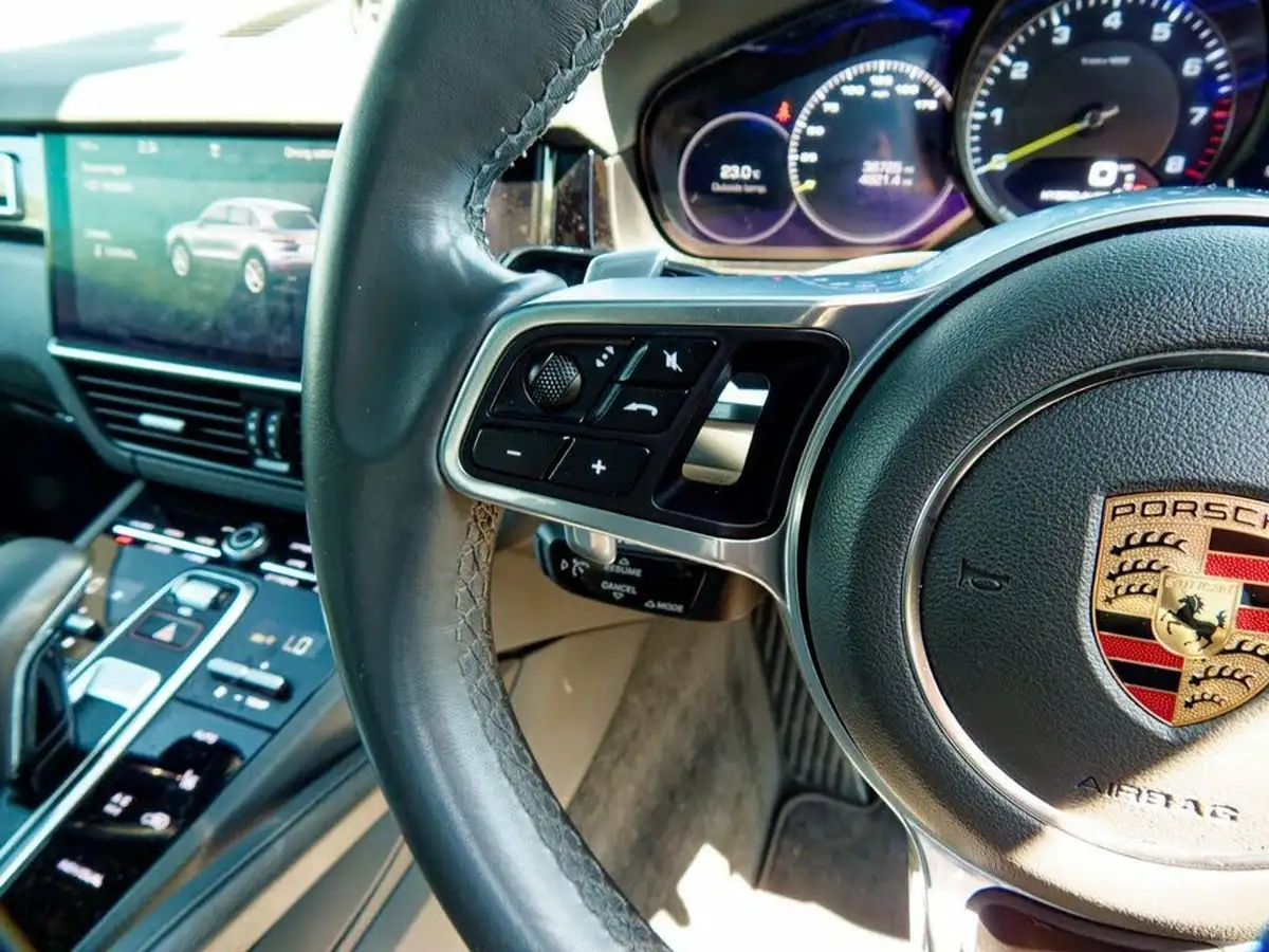 2018-porsche-cayenne-30-v6-e-hybrid-big-36