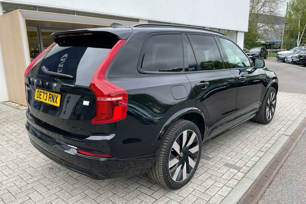 2023-volvo-xc90-20-t8-plus-big-8