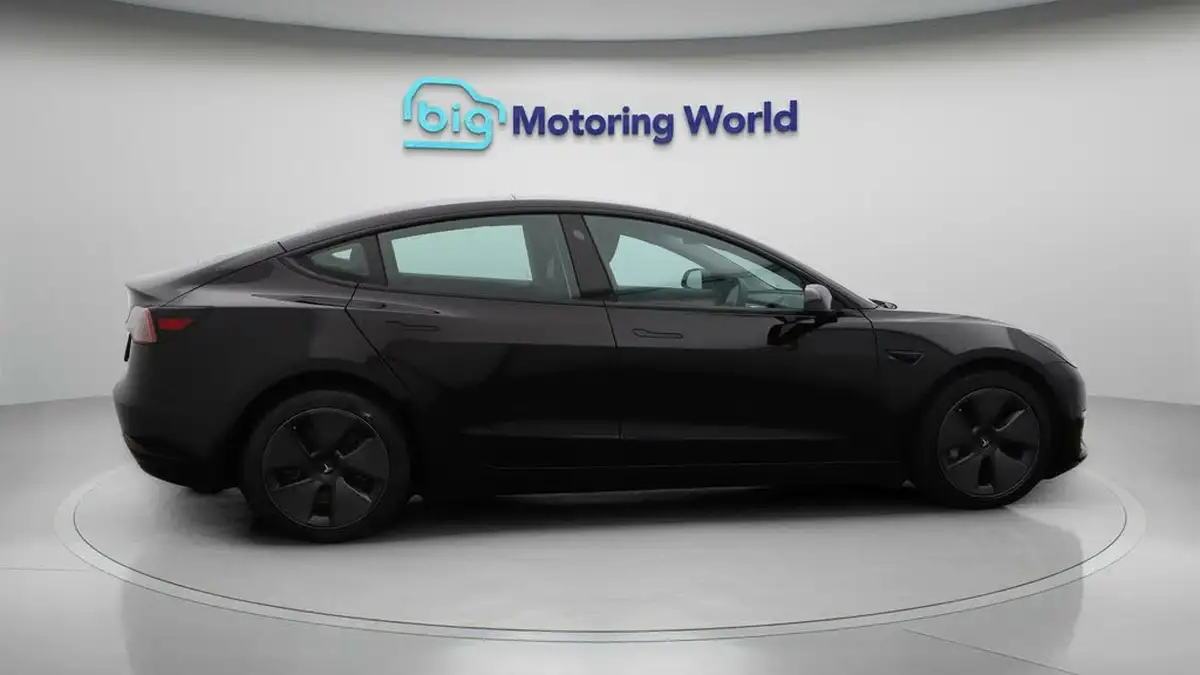 2022-tesla-model-3-e-long-range-big-8