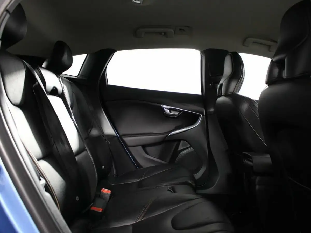 2015-volvo-v40-16td-d2-cross-country-lux-powershift-big-19